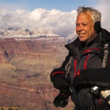 21 Pat Mahoney felice ma infreddolito. Pat Mahoney felice ma infreddolito.